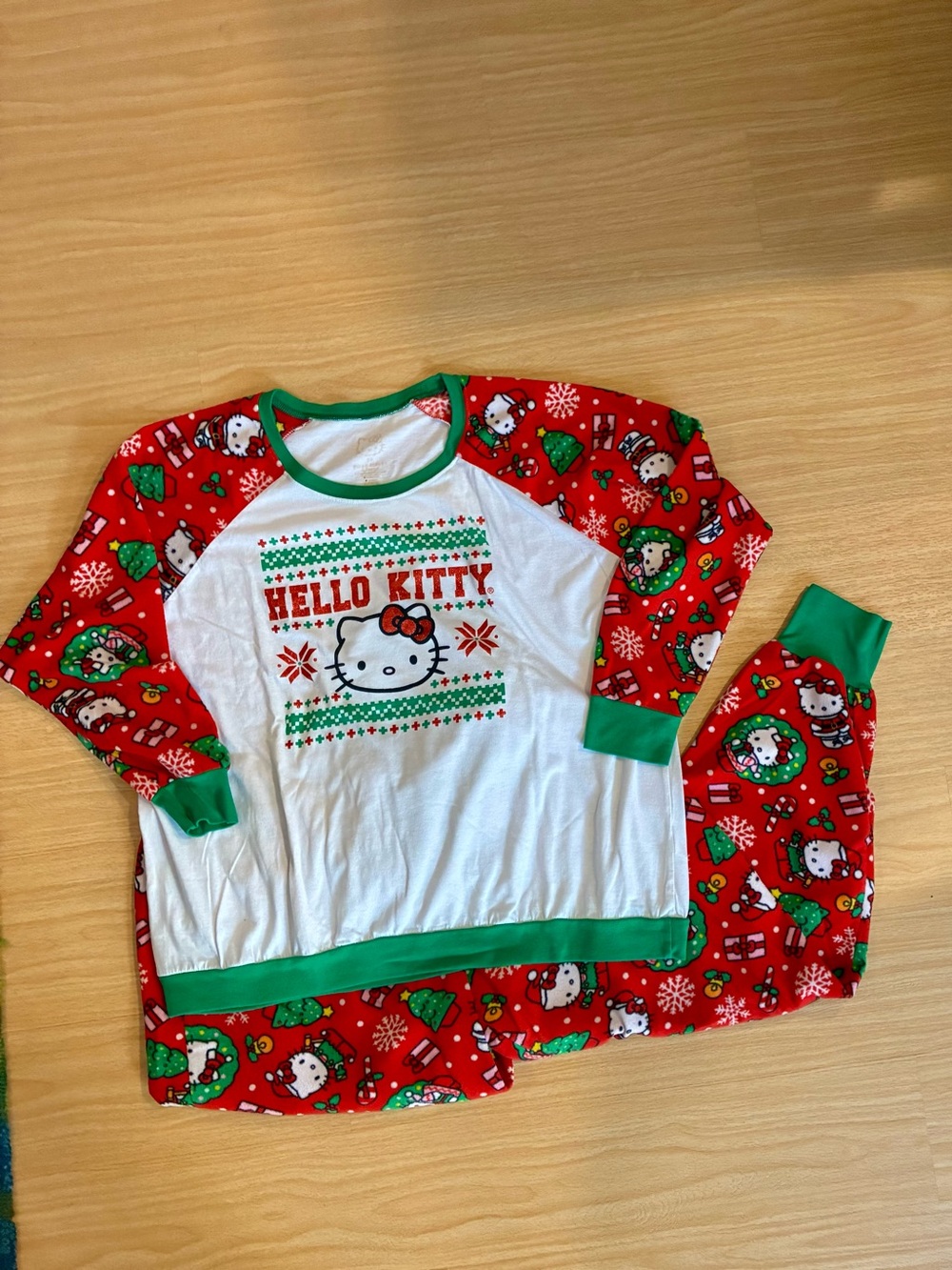 Hello Kitty Women’s Christmas Pajama Set 3x
